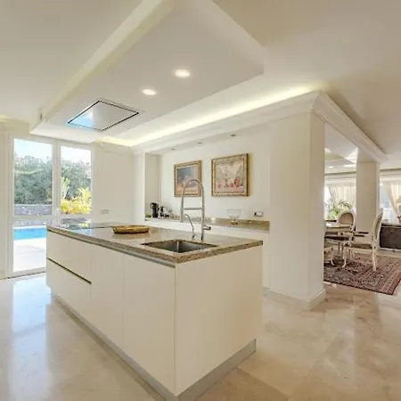 فيلة Maison Chatulle أذيخي