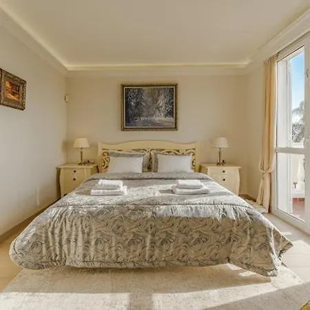 Maison Chatulle * אדחה